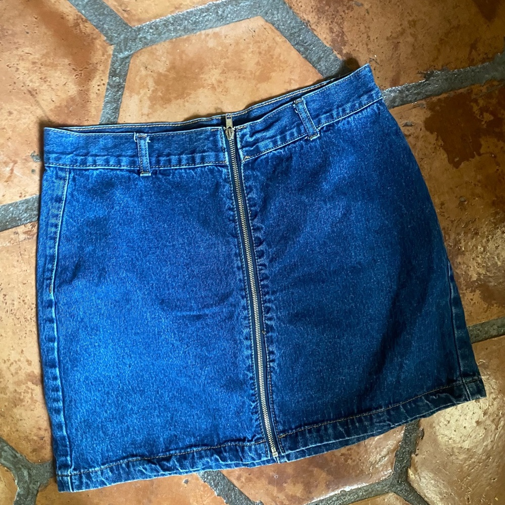 Trendy Denim Mini Skirt with Zipper